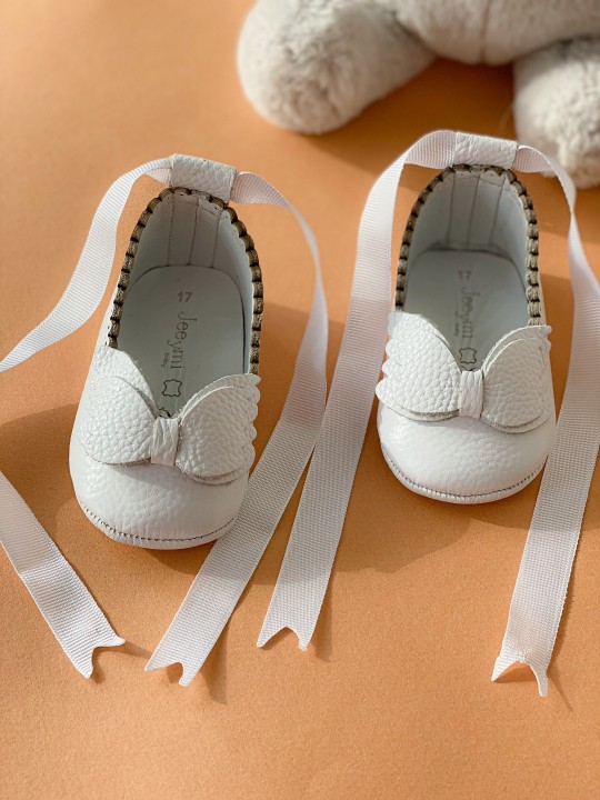 Beyaz Pessa Kurdeleli Bebek Ayakkabısı