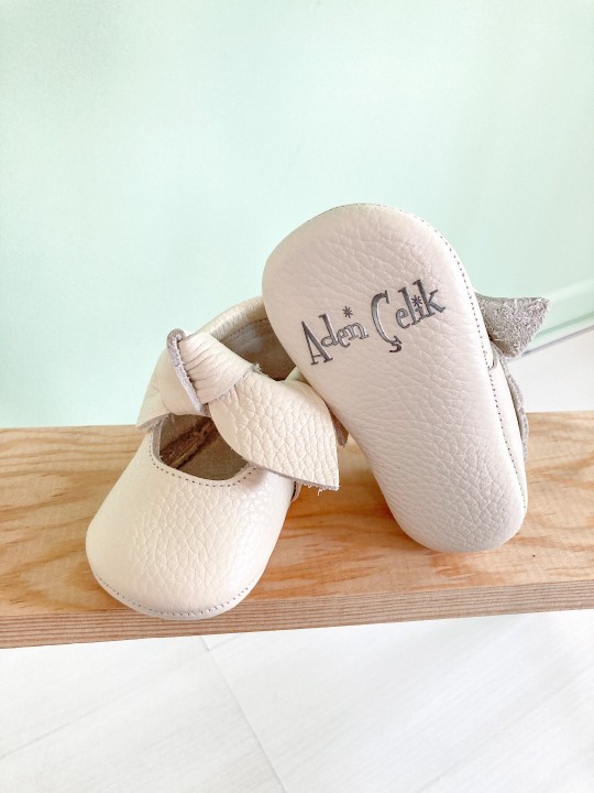 Beyaz Luz İsimli Bebek Ayakkabısı