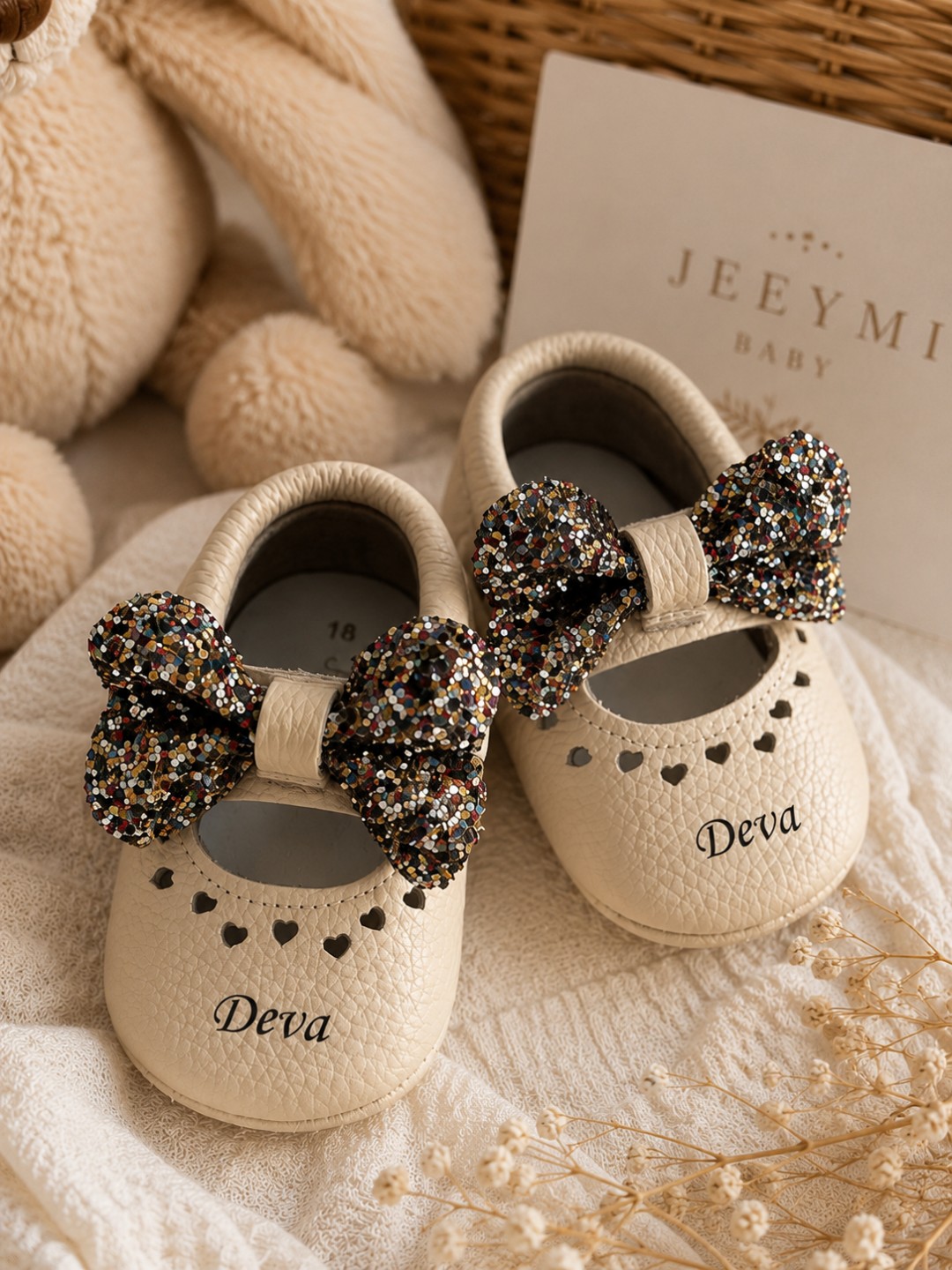 Renkli Taşlı Krem Shine İsimli Bebek Ayakkabısı