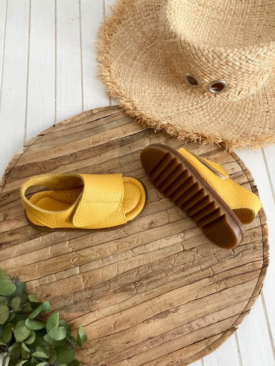 Sarı Bebek Sandaleti